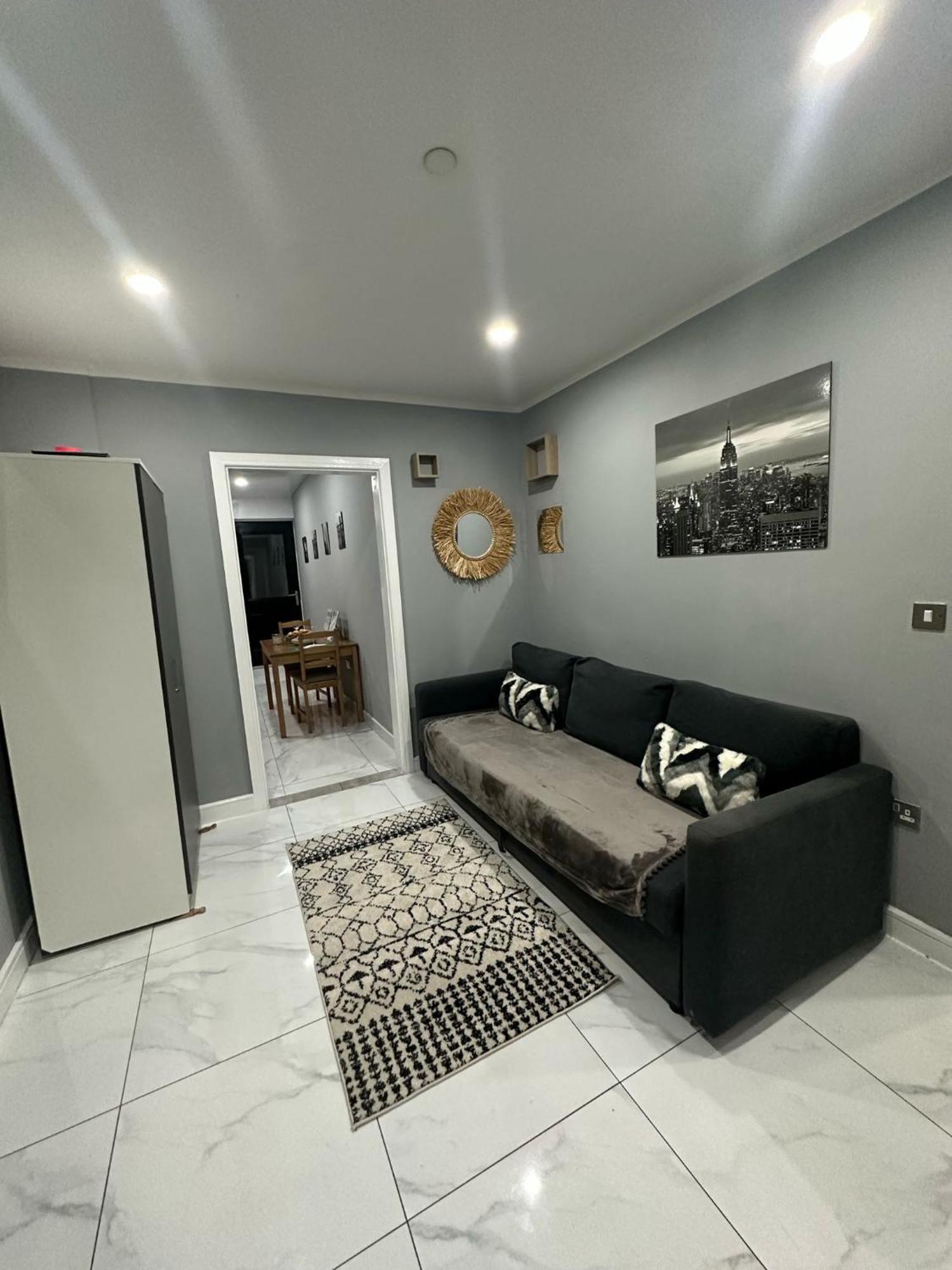 קארדיף 2 Bedroom Flat With Hot Tub מראה חיצוני תמונה
