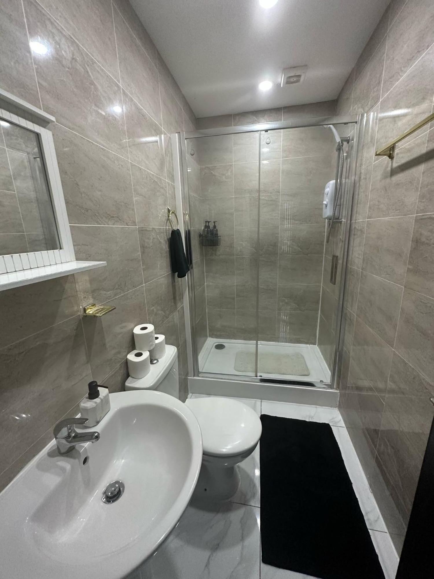 קארדיף 2 Bedroom Flat With Hot Tub מראה חיצוני תמונה