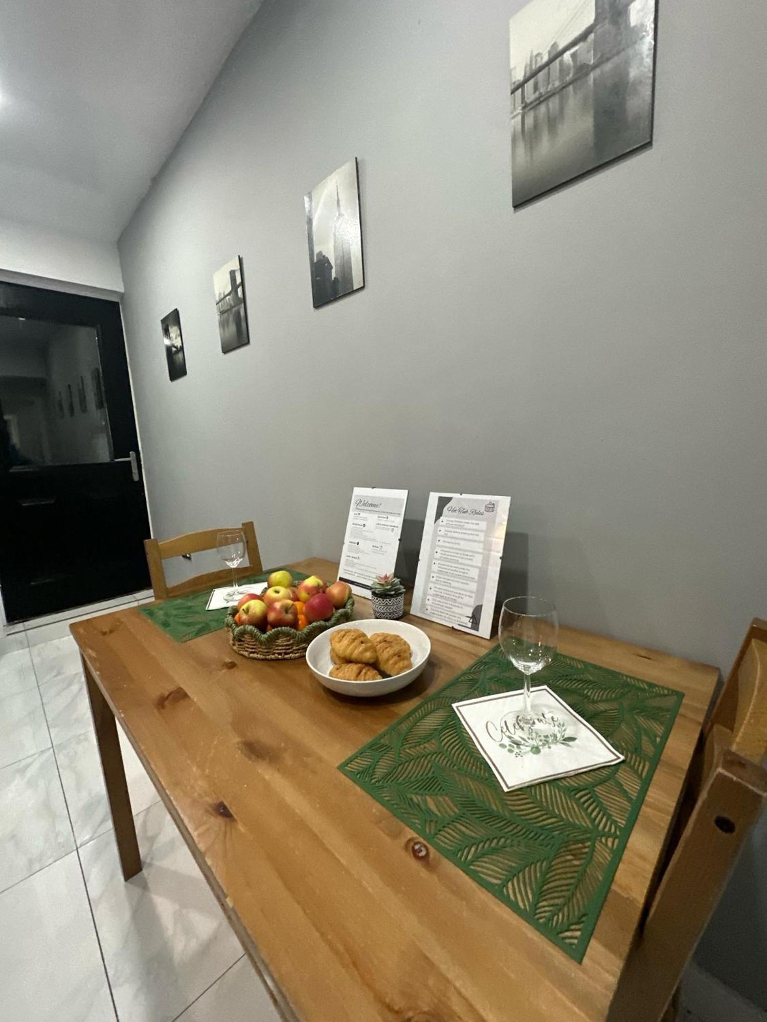 קארדיף 2 Bedroom Flat With Hot Tub מראה חיצוני תמונה
