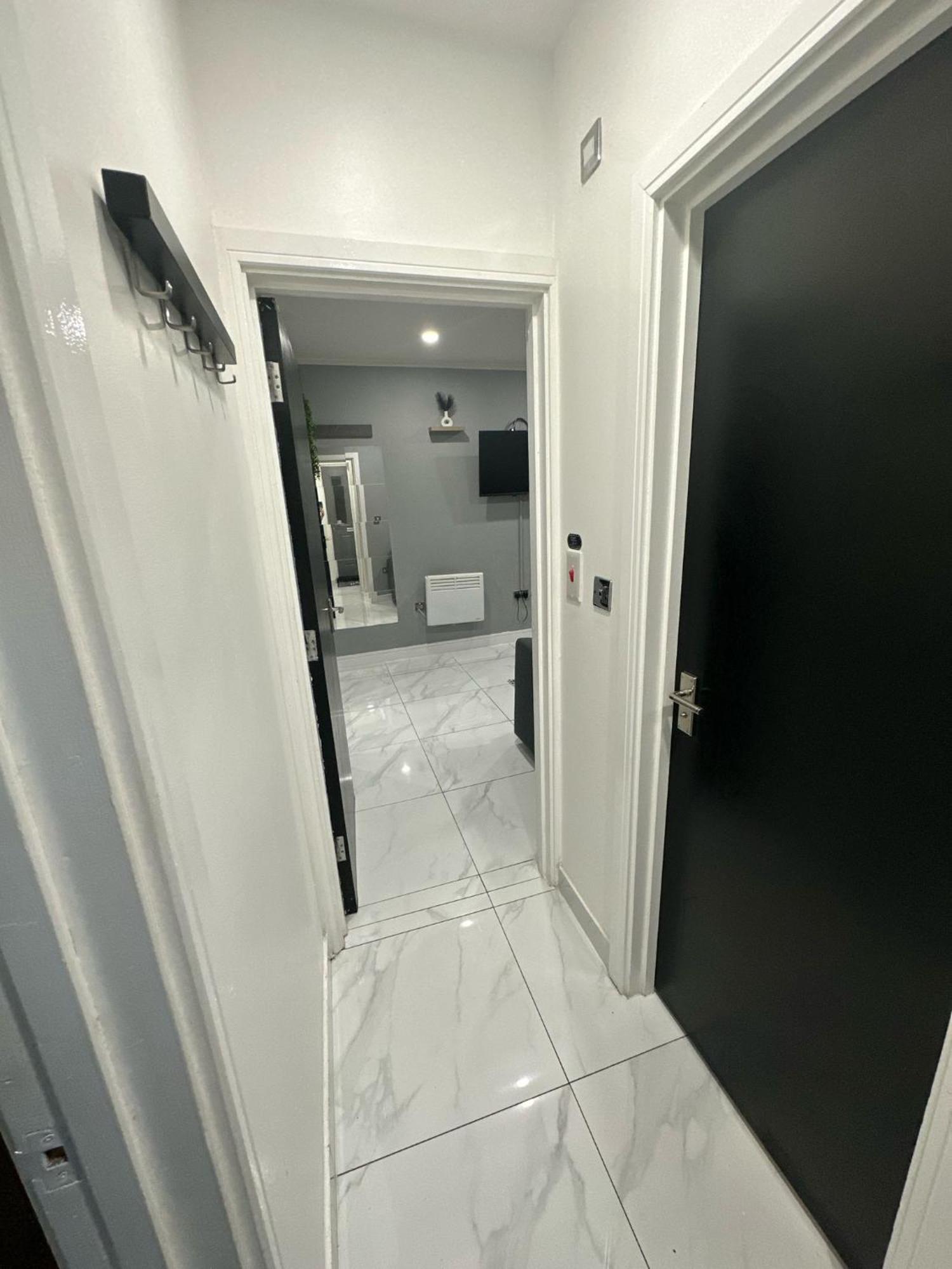 קארדיף 2 Bedroom Flat With Hot Tub מראה חיצוני תמונה