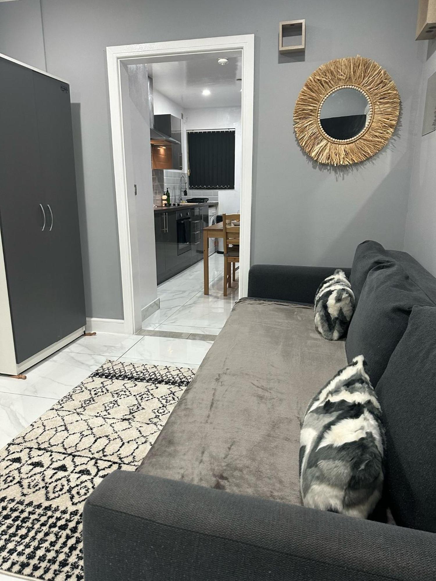 קארדיף 2 Bedroom Flat With Hot Tub מראה חיצוני תמונה